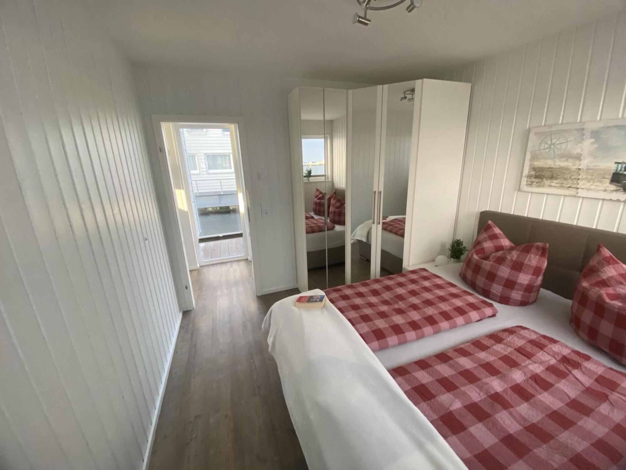 Schwimmendes Ferienhaus Antares One By Seeblick Ferien Oro, Rundum Wasser, Sauna Olpenitz Kültér fotó
