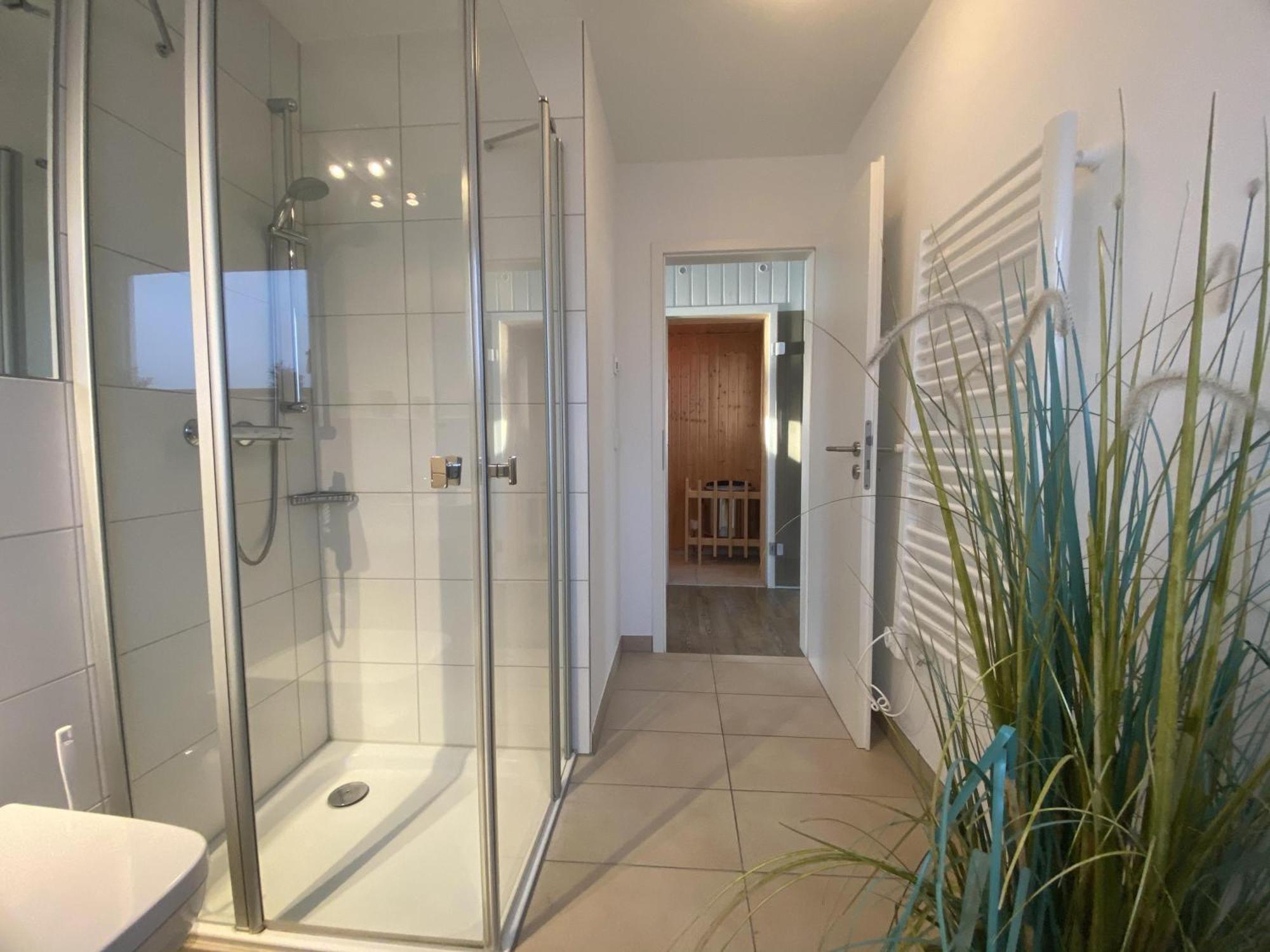 Schwimmendes Ferienhaus Antares One By Seeblick Ferien Oro, Rundum Wasser, Sauna Olpenitz Kültér fotó