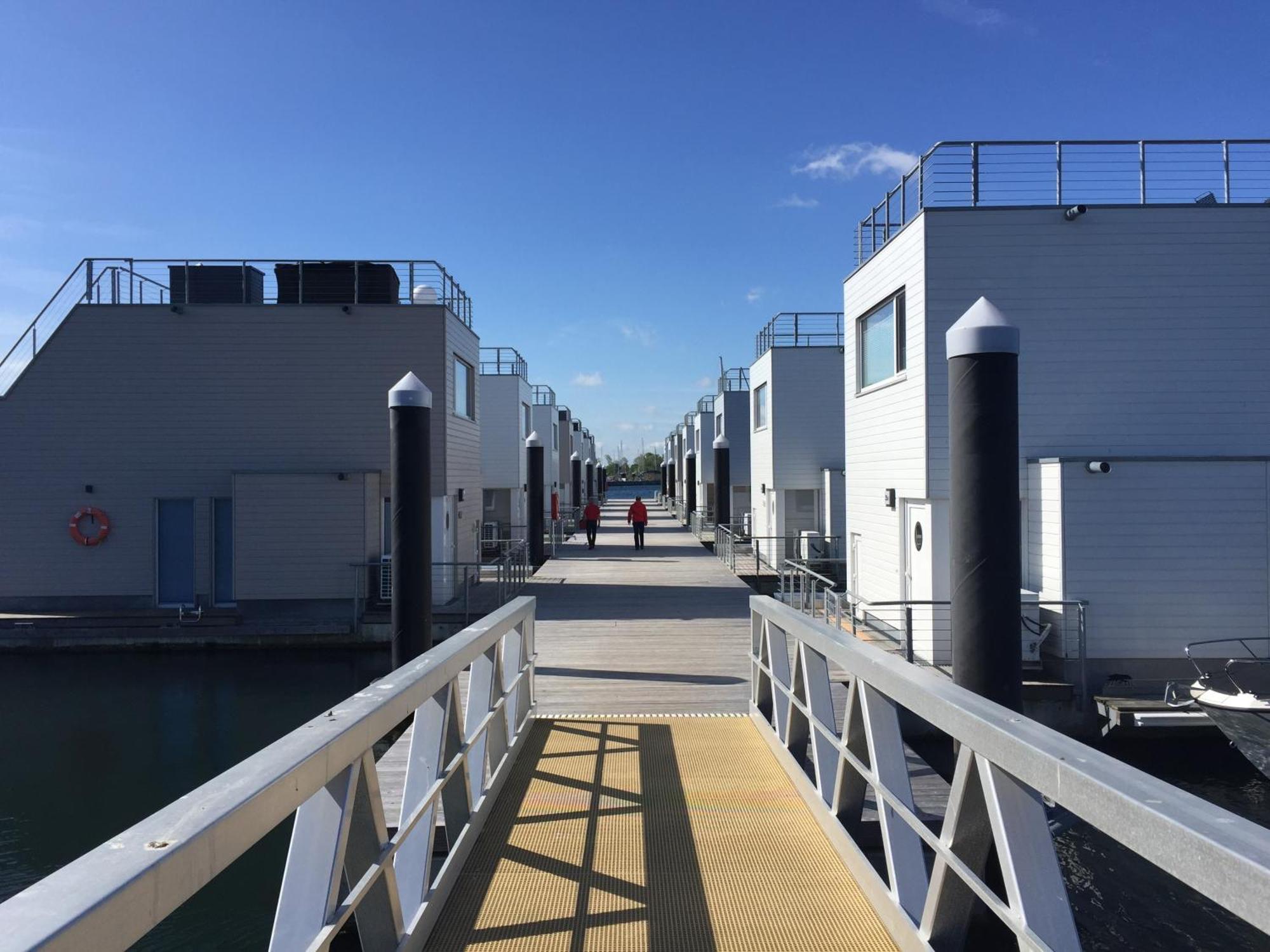 Schwimmendes Ferienhaus Antares One By Seeblick Ferien Oro, Rundum Wasser, Sauna Olpenitz Kültér fotó
